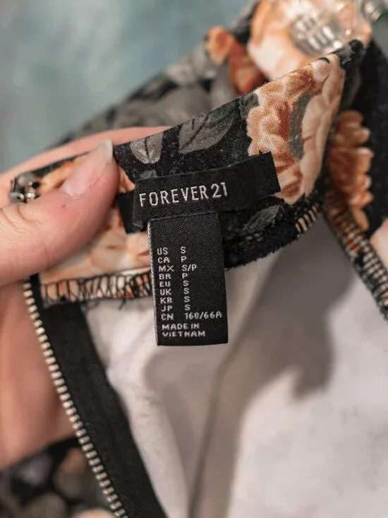 Forever 21 2010s Black and Floral Stretchy Zip Pencil Skirt - Size Small - Picture 5 of 6